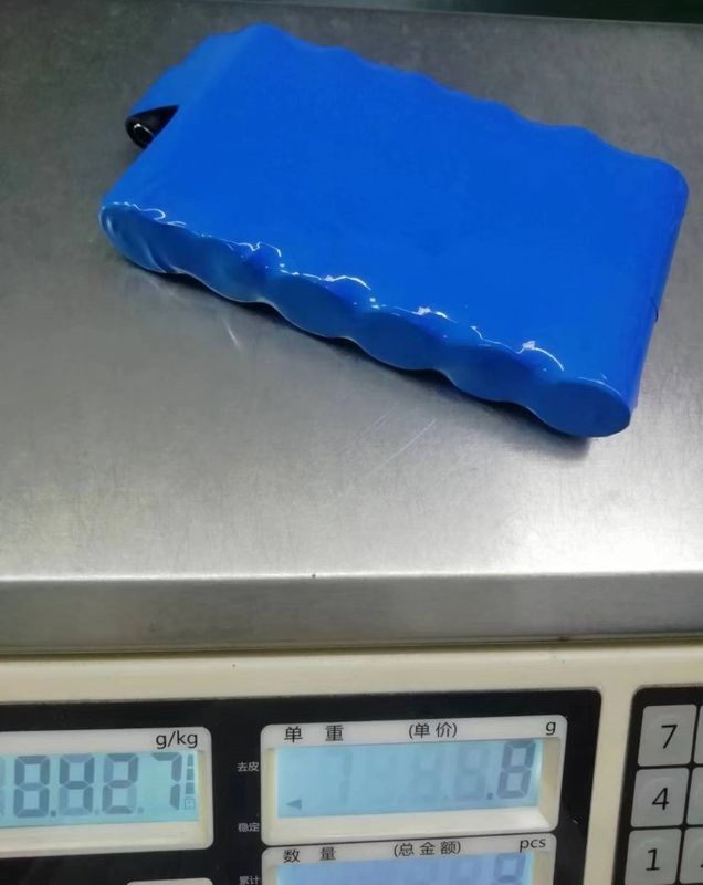 Custom 11.1v 10ah Baterai Paket 6pcs 21700 Lithium Ion Baterai Dalam Satu Baris Dengan DC 5521 Wanita