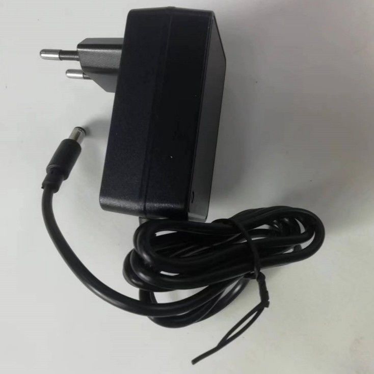 CE 12.6 V 2A pengisi daya EU Plug DC5521 Konektor Barrel Untuk penggunaan baterai 12V