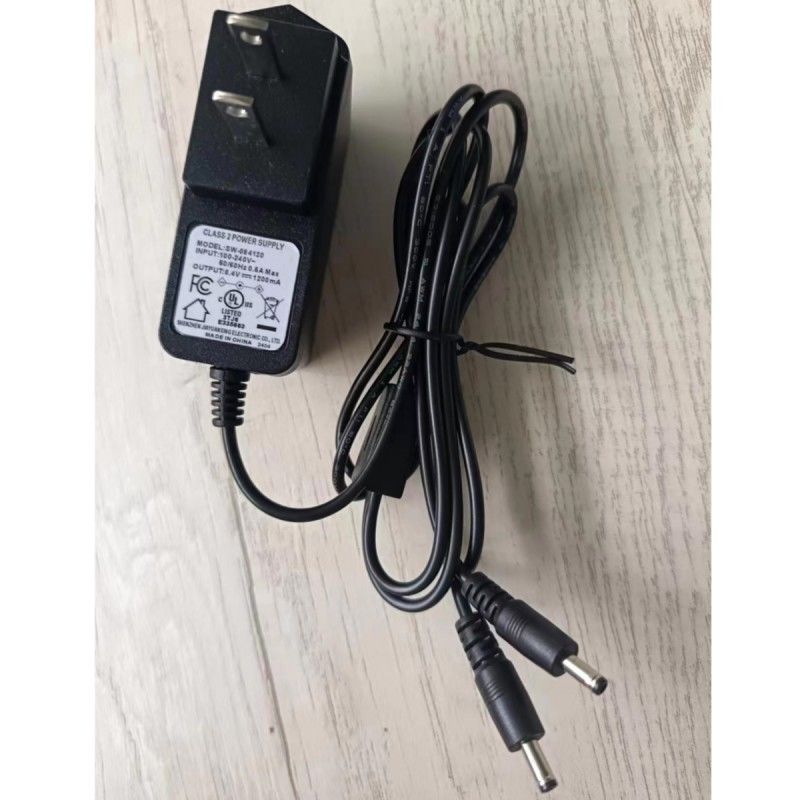 Pengisi daya standar AS 8.4V 1.2A dengan dua kepala DC untuk baterai sarung tangan yang dipanaskan